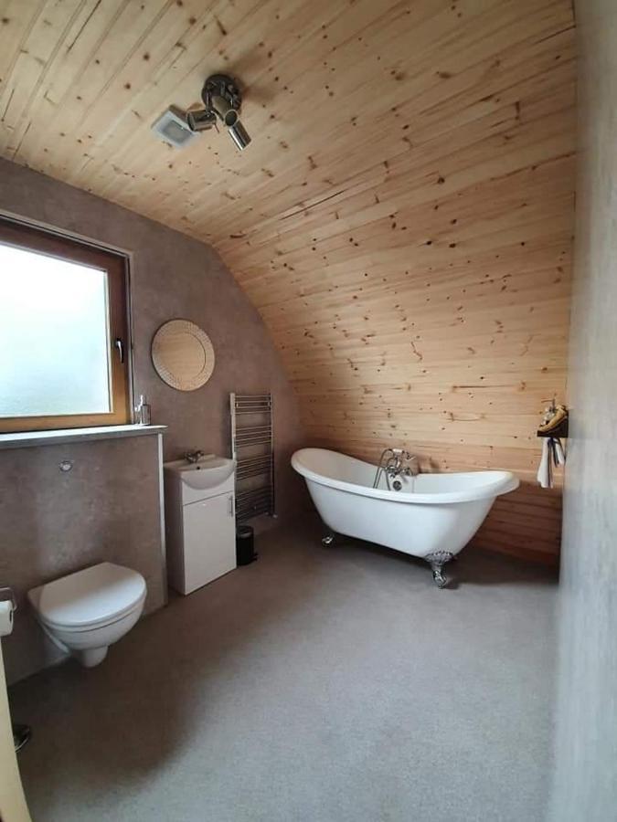 Tollymore Luxury Log Cabins 纽里 外观 照片