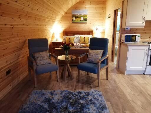 Tollymore Luxury Log Cabins 纽里 外观 照片
